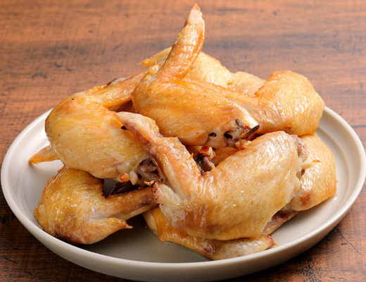 【トリノイロ】　　　　　　　　　　　　　　　　　　　　　　名物！手羽先