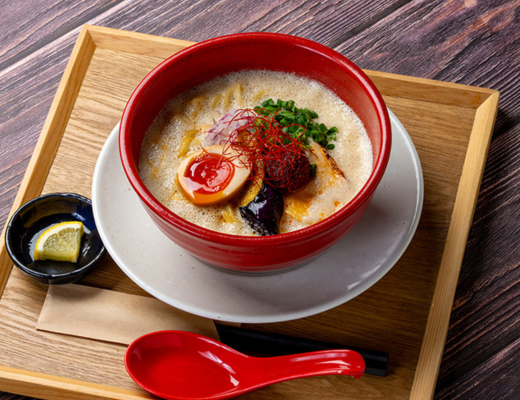 【白鶏舎】　　　　　　　　　　　　　　　　　　　　　　　　　　　　　辛味噌鶏白湯