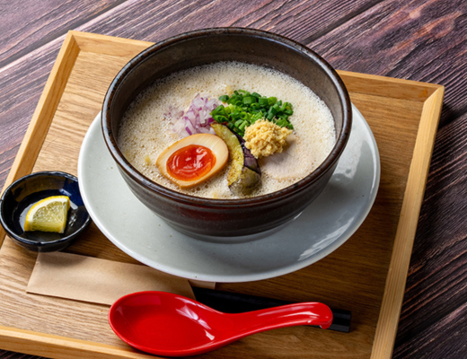 【白鶏舎】　　　　　　　　　　　　　　　　　　　　　　　　　　味噌鶏白湯