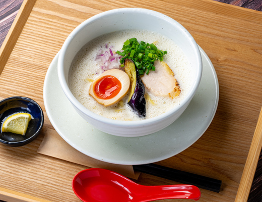 【白鶏舎】　　　　　　　　　　　　　　　　　　　　　　　　　　　　鶏白湯